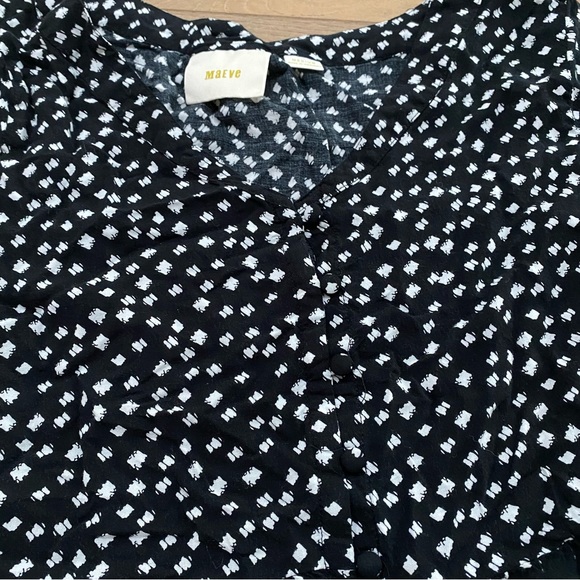 Cute light and airy Anthropologie Maeve top in size M. - Picture 4 of 4